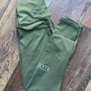 Fleo olive green silky silk